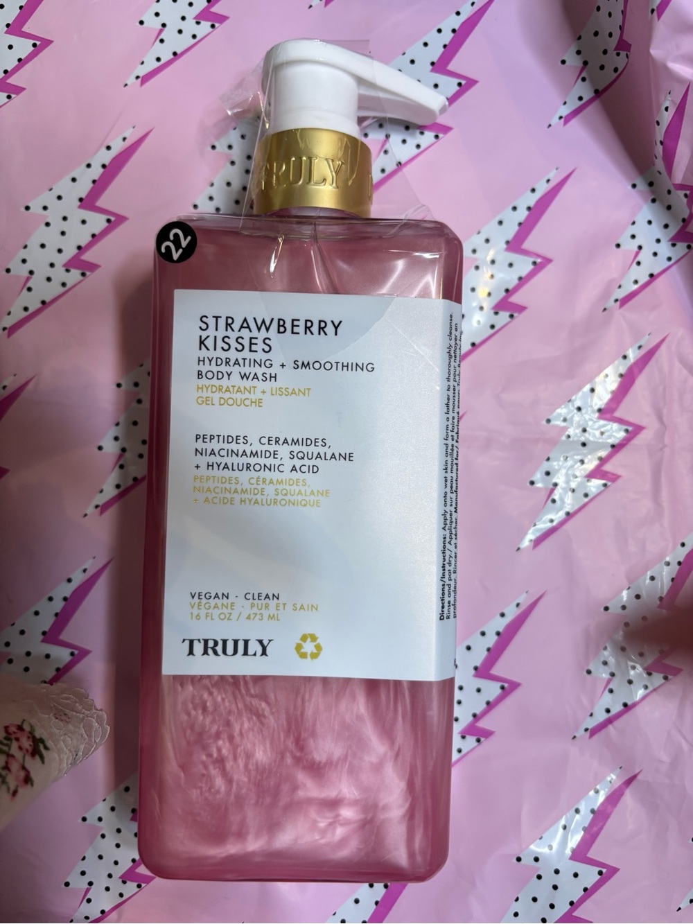 TRULY Strawberry Kisses Hydrating & Smoothing Body Wash — Pink & Gold
